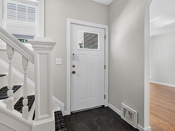 3rd image of 771 Aurora Ave