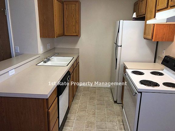 5th image of 2075 N Woodford Ave