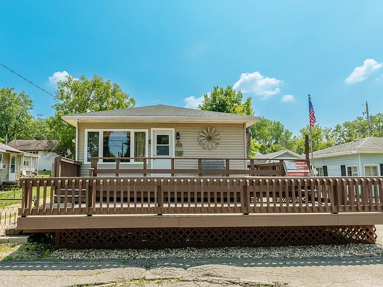 W6877 S Shore Dr — Photo 2