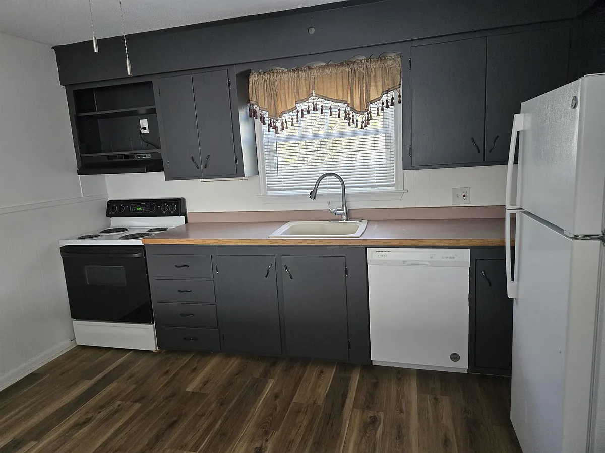 Building Photo - 137 Waterman St #1