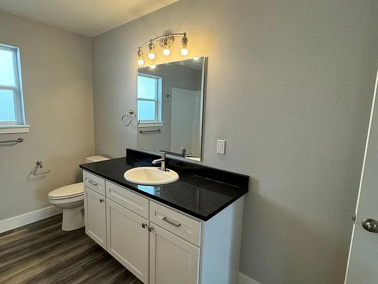 1720 NE Alameda Ave — Photo 14