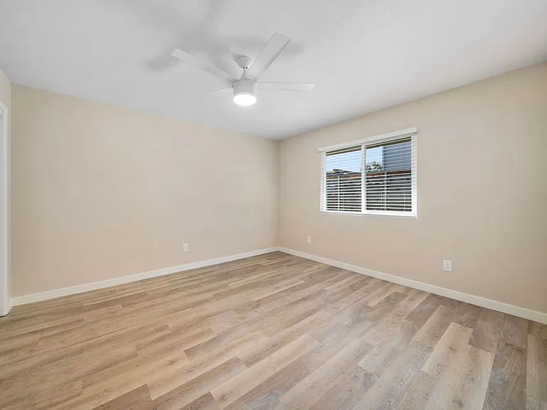 5220 Traffic Way — Photo 8