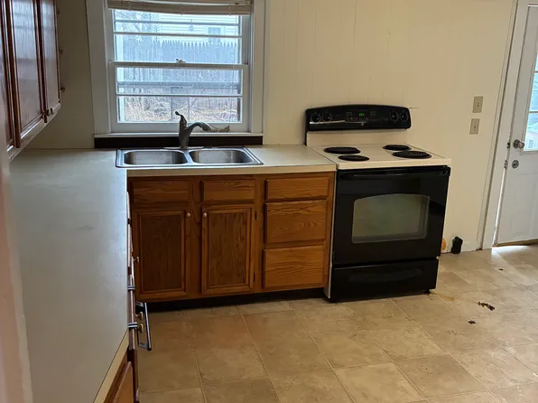 7 Mill St #9, Putnam, CT 06260