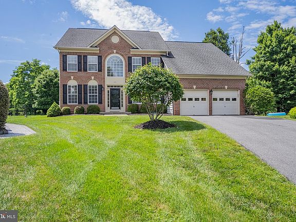 2nd image of 401 Rifton Ct