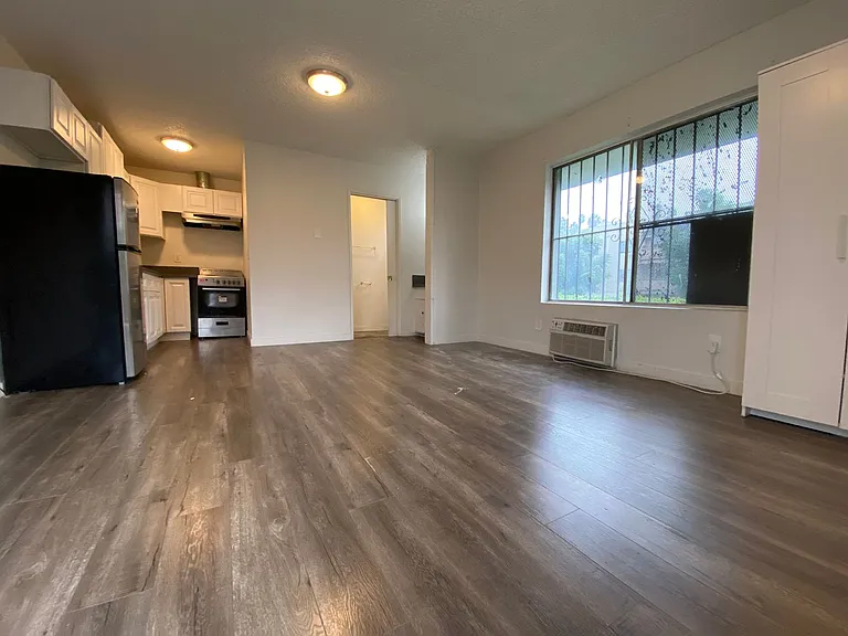 981 Elden Ave #18 — Photo 15