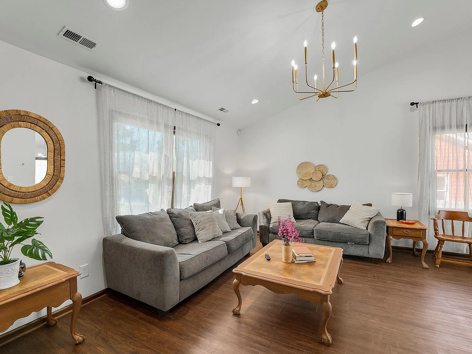 3 bed, 1316 sqft, $3,500 — Photo 3