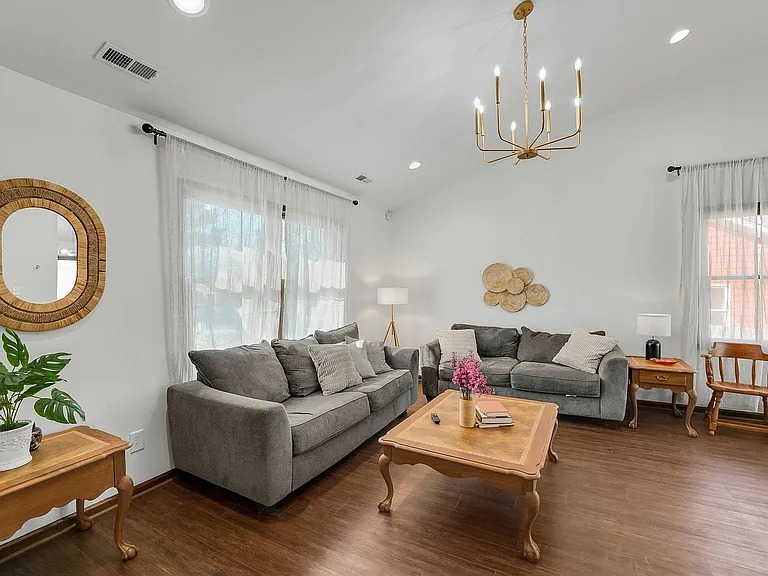 5613 Continental Way — Photo 3