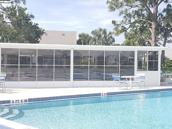 3rd image of 4830 Lake Waterford Way