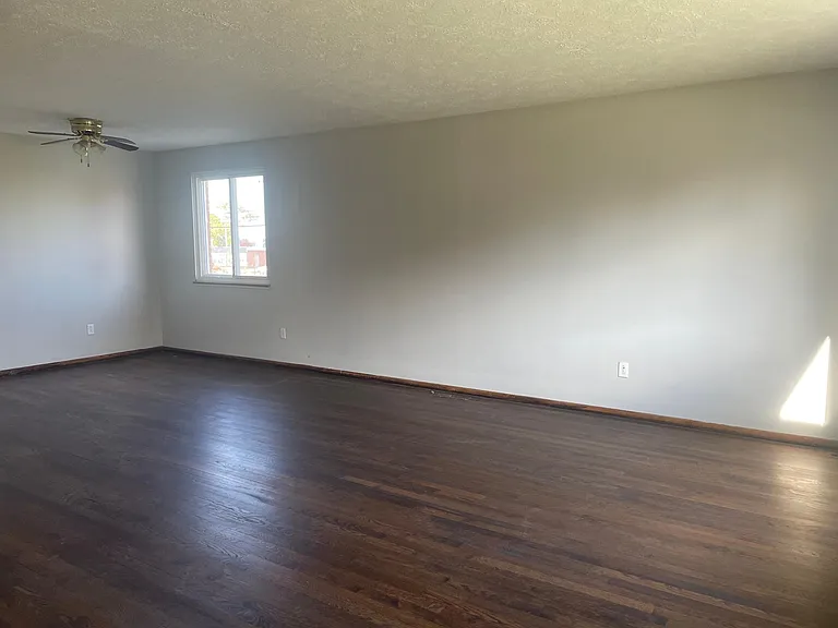 1518 Empire Rd — Photo 3