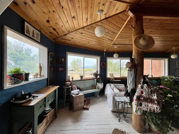 34 Tres Lomas Rd, Arroyo Hondo, NM 87513