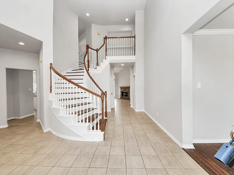 1611 Barton Creek Trl — Photo 6