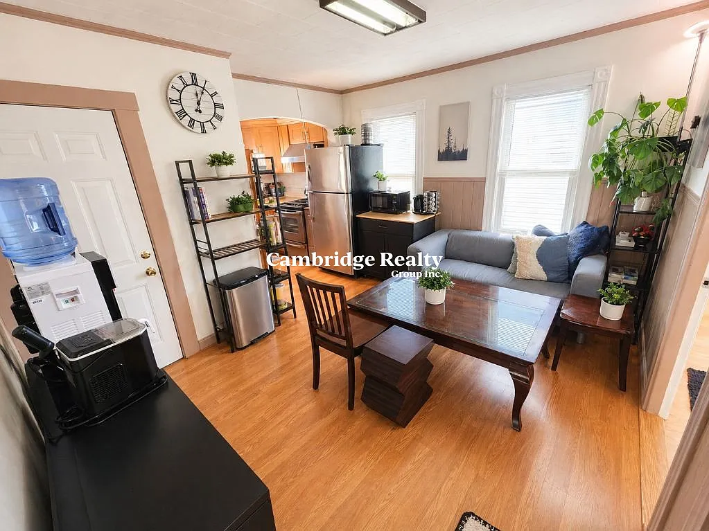 3 bed, 1.0 bath, 900 sqft, $3,600 — Photo 1