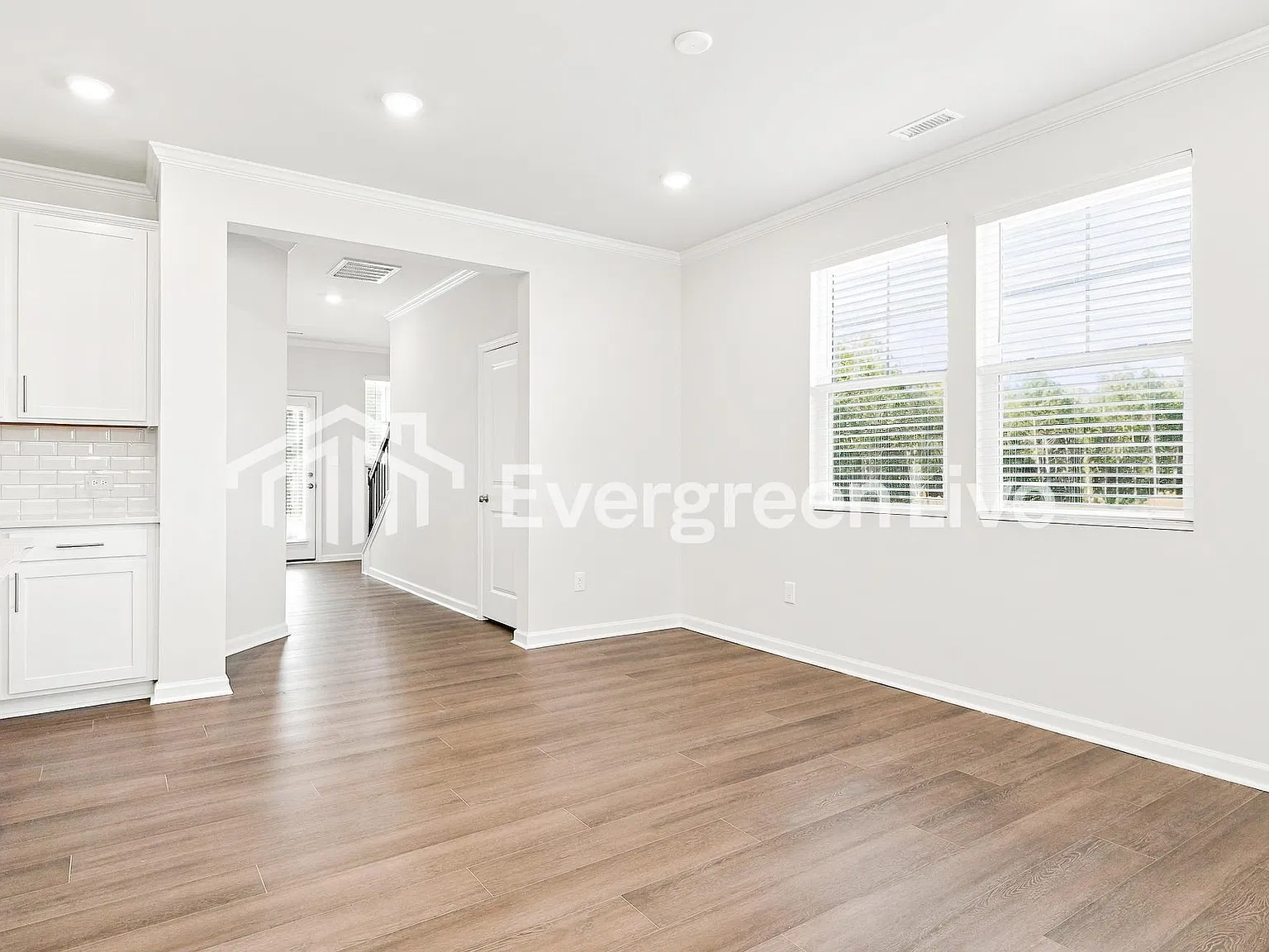 4 bed, 3.0 bath, 2435 sqft, $2,240 — Photo 4