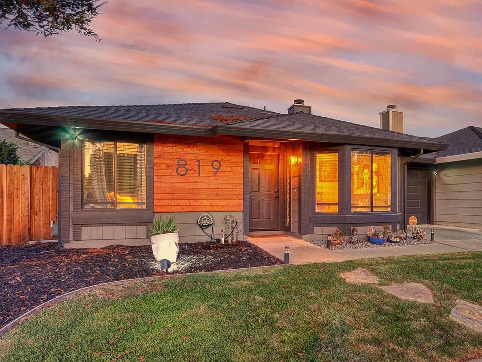 2nd image of 819 Portugal Way