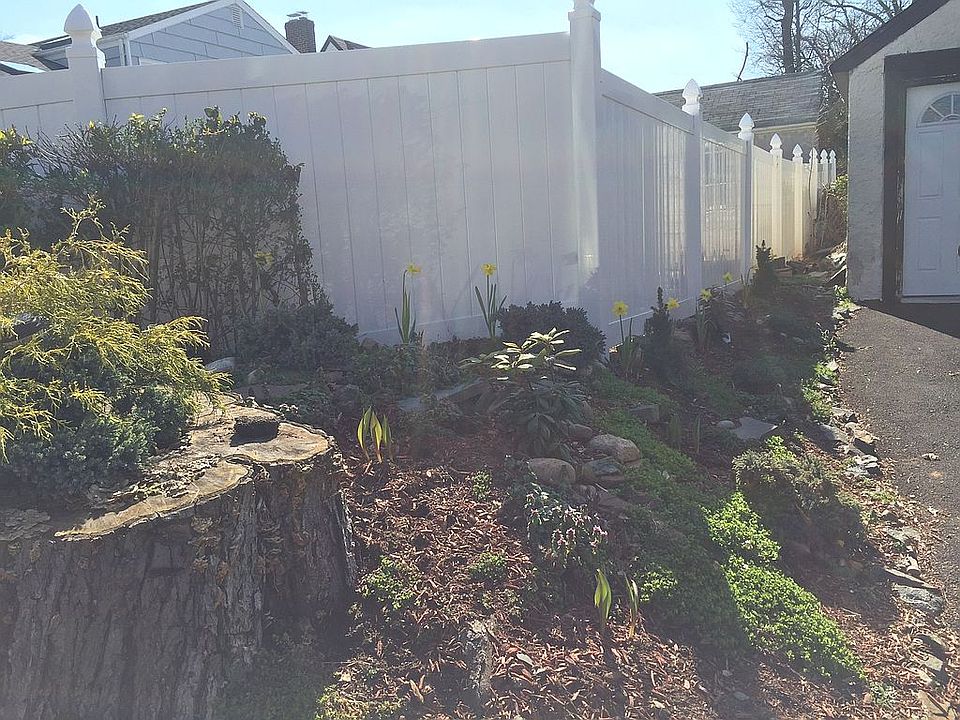 So Side of Drive Way
