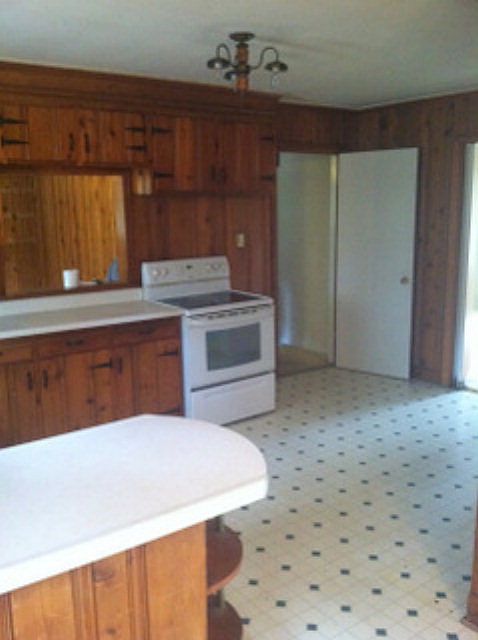 2nd image of 787 Windsor Rd
