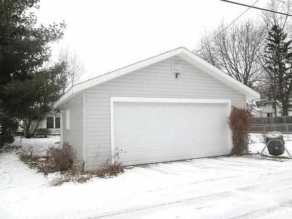 2nd image of 916 S 10th St