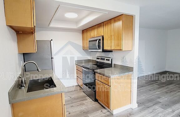 5th image of 3419 S 43rd St APT 3