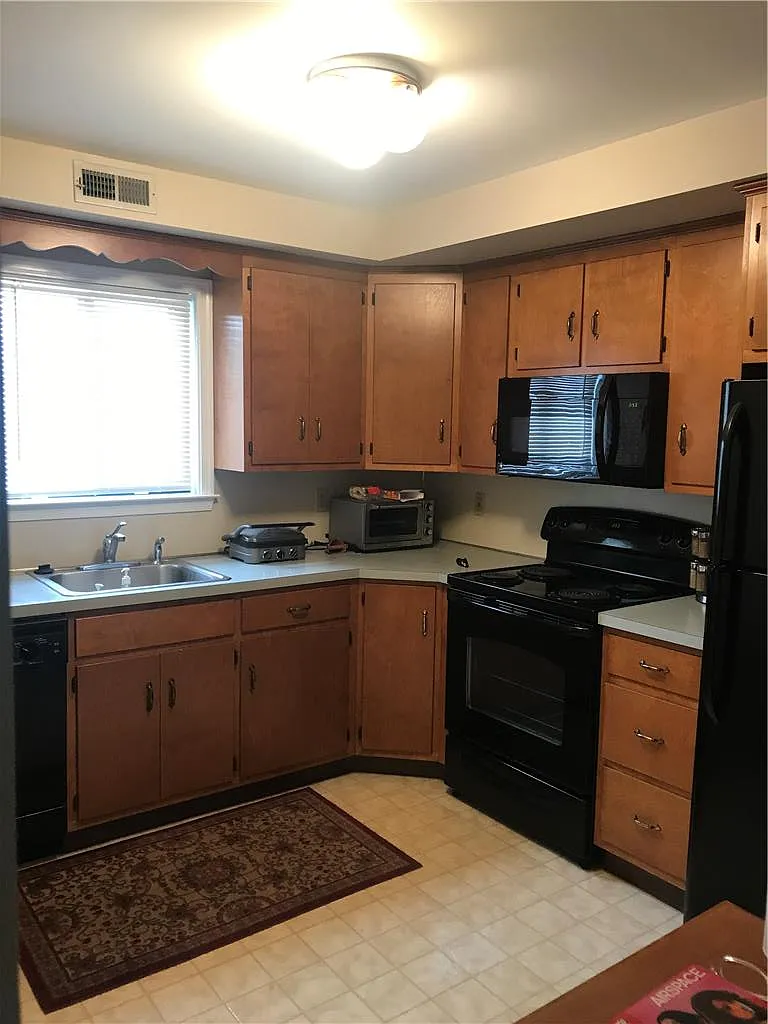 2 bed, 2.0 bath, 1250 sqft, $1,800 — Photo 4