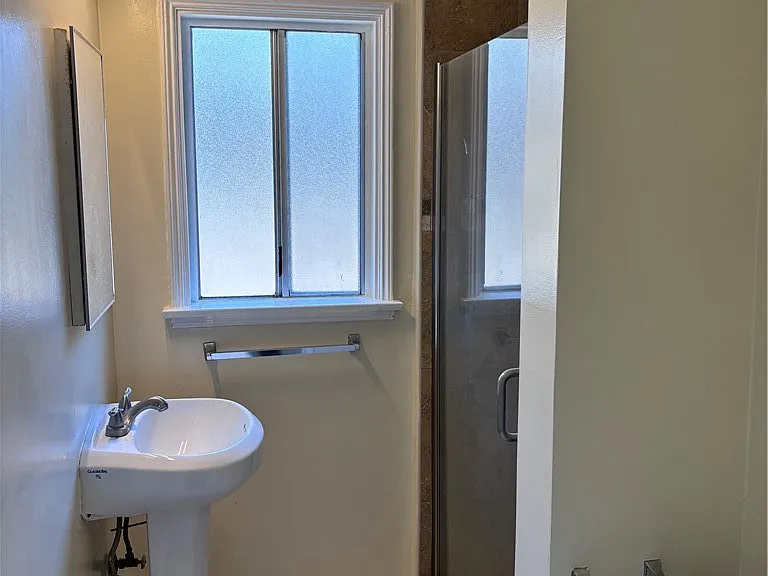 4565 E Carson St — Photo 15