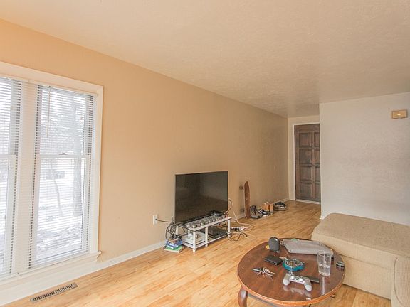 2 bed living room