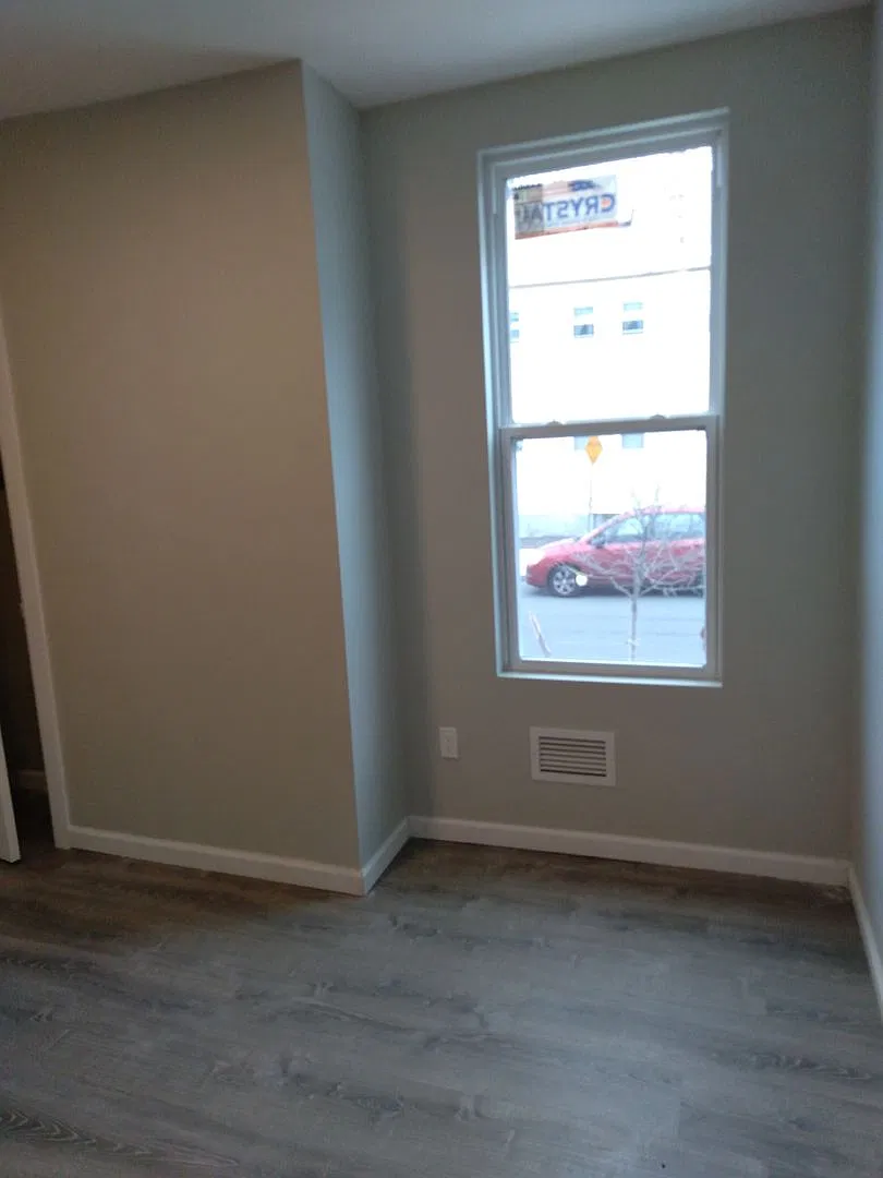 187 N. Lake Ave — Photo 3