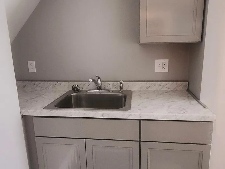 196 N Park Ave #3 — Photo 10