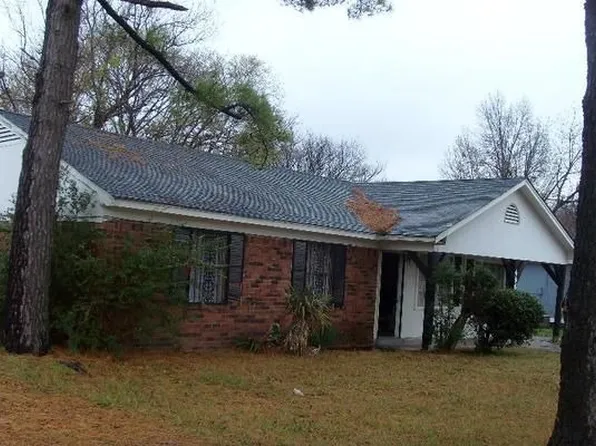 496 Western Park Dr, Memphis, TN 38109