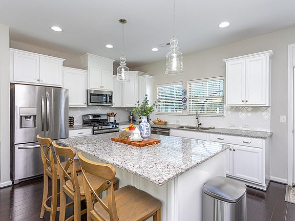 3rd image of 822 Richmont Grove Ln
