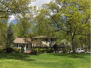 1st image of 142 Lake Dr E