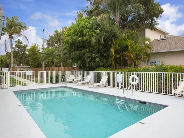 465 Bald Eagle Dr #12, Naples, FL 34105