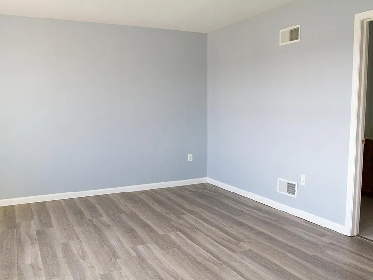 3900 Sheppard Dr — Photo 12