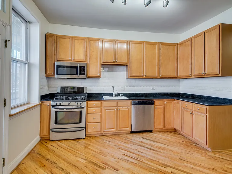 5207 S Blackstone Ave — Photo 6