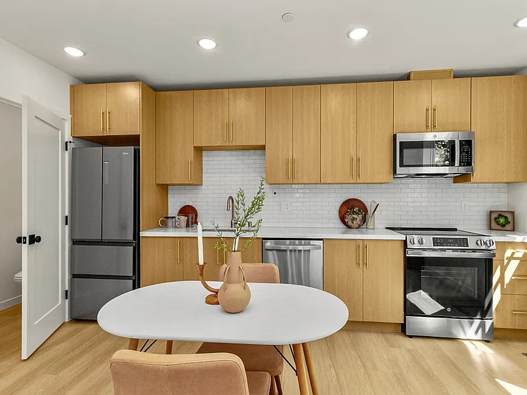 832 S Sullivan St — Photo 9