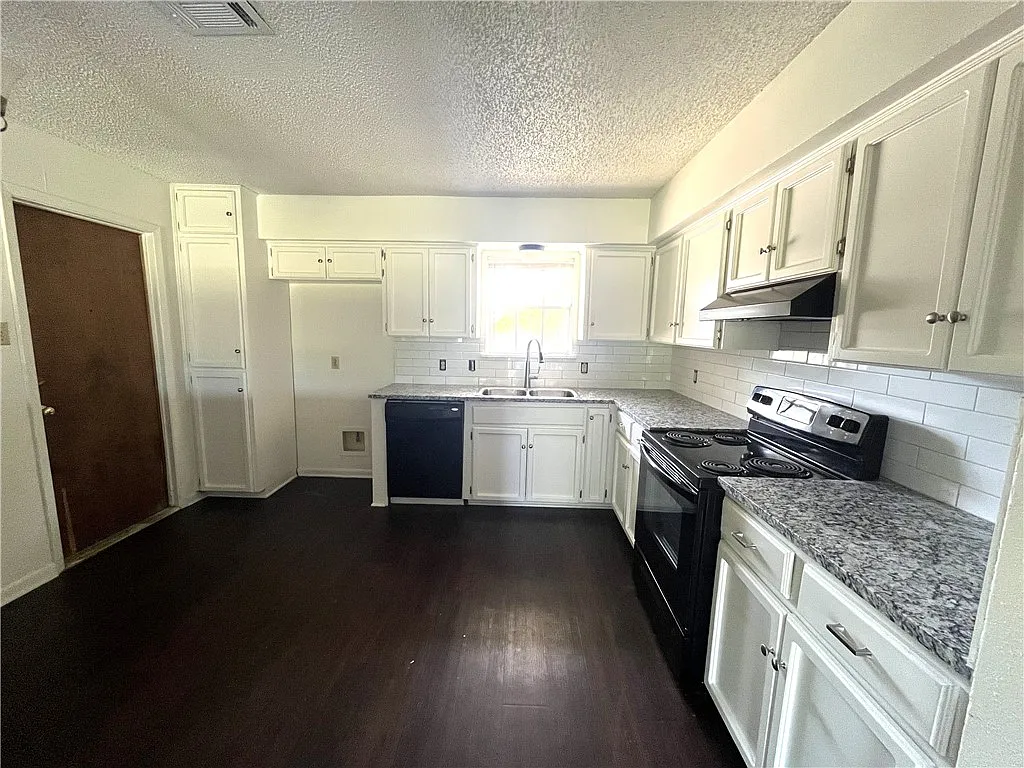 3 bed, 2.0 bath, 1183 sqft, $1,550 — Photo 4