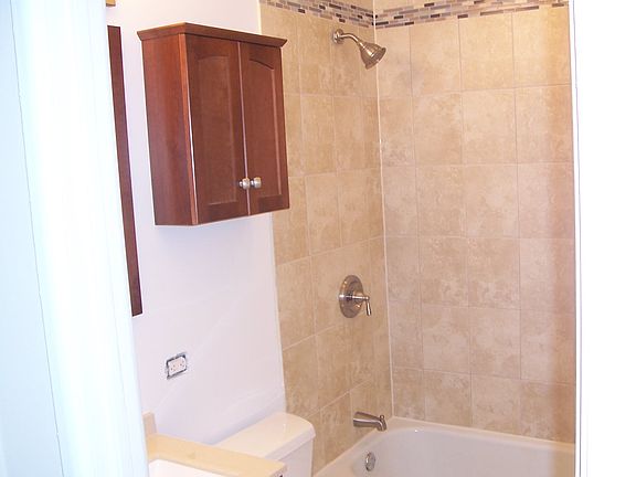 4th image of 3620 N Pine Grove Ave APT 209