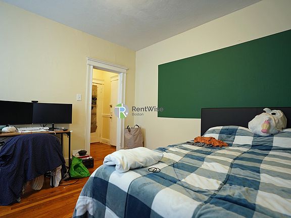 5th image of 221 Kelton St #17