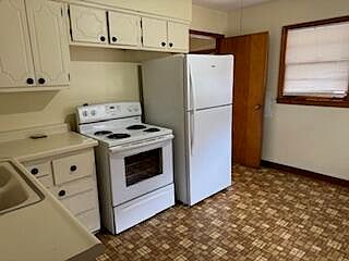 5th image of 1036 Anderson St
