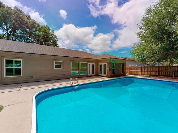 3rd image of 109 Lake Lorraine Cir
