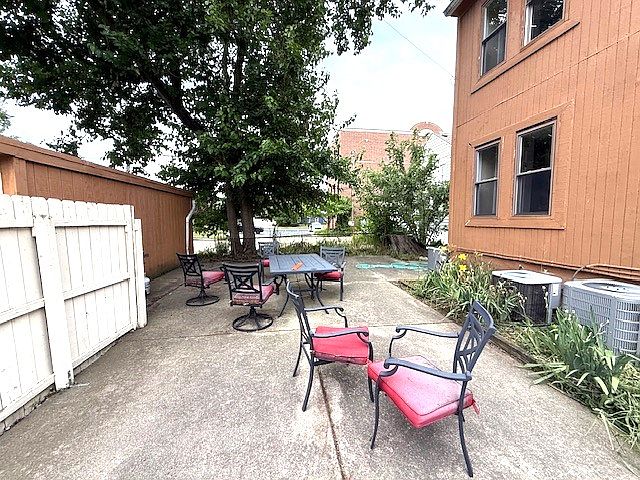 528 1/2 E 11 Mile Rd, photo 6