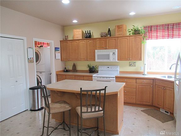 2nd image of 21101 82nd St E