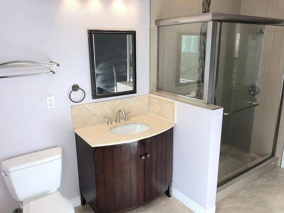 Bathroom 10ft x 6 ft-1
