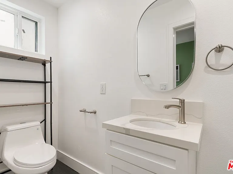 1341 N Mariposa Ave — Photo 23