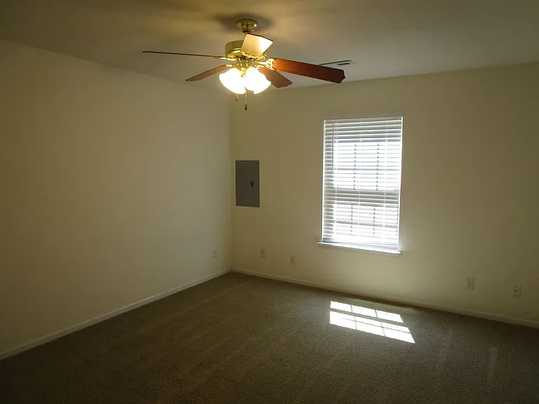 5013-5015 Betty Jean Way — Photo 9