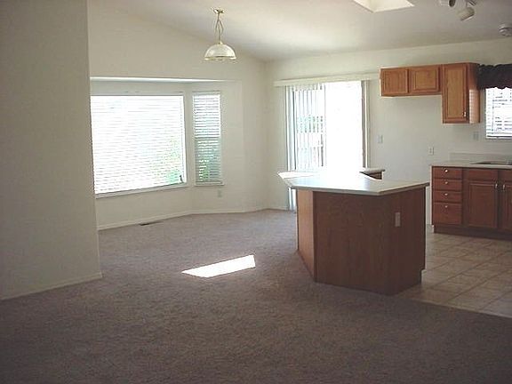 3rd image of 1412 Kinglet Dr