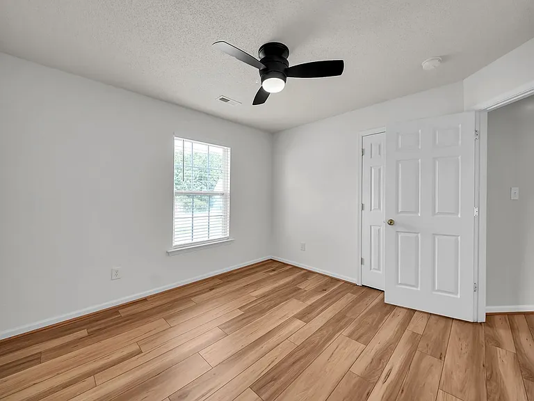 408 Holmes Blvd — Photo 49