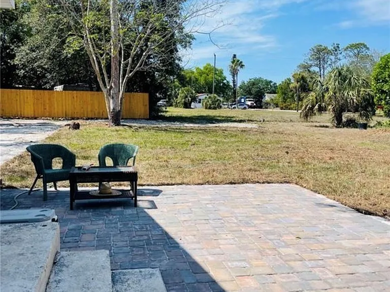 26900 N Riverside Dr — Photo 11