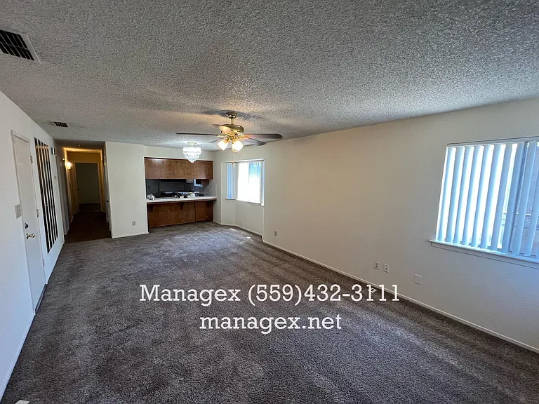 4334 N Ellendale Ave — Photo 2
