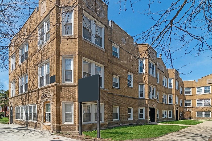 2nd image of 4830 W Addison St APT 2S