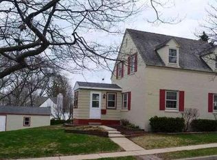 5600 Apricot Ct, Greendale, WI 53129